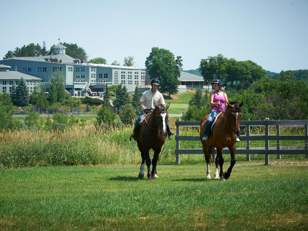 Deerhurst Resort Хънтсвил Екстериор снимка